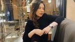 10 Potret Lindsey Leslie Stuart Saat Nongkrong di Kafe