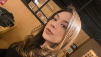 Pria yang akrab disapa Okin itu juga pernah dikabarkan dekat dengan Lindsey Leslie Stuart. Foto: Instagram Lindsey Leslie Stuart