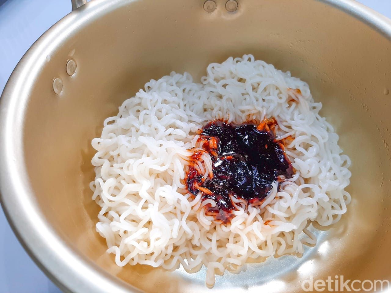 cicip mie instan favorit BTS