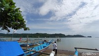 Meski tak seramai pantai-pantai lain yang ada di Kabupaten Pangandaran, perlahan aktivitas pariwisata di pantai Palatar Agung mulai menggeliat. Wisatawan banyak yang mulai berdatangan ke pantai ini.(Faizal Amiruddin)