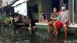 Penampakan Banjir di Kudus yang Berwarna Hitam dan Berbau