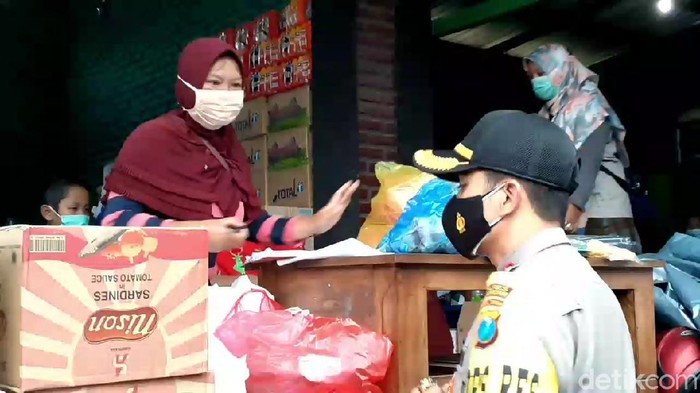 Pengungsi Korban Banjir Kepulungan Pasuruan akan dievakuasi ke Tempat Lebih Layak