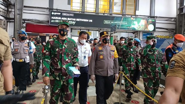 Polda Metro Jaya bikin kios masker gratis di seluruh stasiun KRL Jadetabek