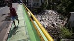 Potret Kali Alam Bekasi yang Penuh Sampah