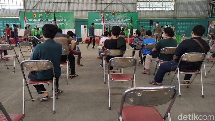 Pemberlakuan pembatasan kegiatan masyarakat (PPKM) jilid 2 di Sidoarjo dinilai berdampak signifikan. Jumlah pelanggar prokes turun drastis.