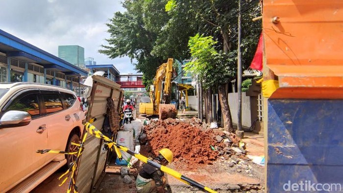 Proyek galian SJUT-manhole di Mampang arah Ragunan, 4 Februari 2021. (Taufieq Renaldi Arfiansyah/detikcom)