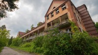 Rumah sakit Beelitz-Heilstatten terletak di barat daya Kota Berlin, Jerman. Dibangun pada tahun 1898, rumah sakit ini pernah menjadi rumah sakit khusus untuk penderita tuberkolosis (TBC). Saat itu, virus TBC memang mewabah di Berlin sehingga diperlukan rumah sakit khusus untuk merawat para pasien.