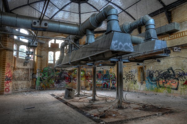 Beelitz-Heilstatten baru kembali ke tangan Jerman pada 1995 setelah Soviet mengalami perpecahan dan kemudian para tentaranya ditarik dari Jerman. Rumah sakit ini pun digunakan untuk merawat penderita parkinson. Beelitz-Heilstatten baru kembali ke tangan Jerman pada 1995 setelah Soviet mengalami perpecahan dan kemudian para tentaranya ditarik dari Jerman. Rumah sakit ini pun digunakan untuk merawat penderita parkinson.