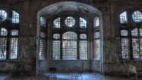 Selain itu, Beelitz-Heilstatten juga pernah digunakan untuk merawat pemimpin Nazi, Adolf Hitler, yang mengalami cidera paha pada Pertempuran Somme di akhir 1916.