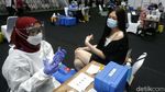 Saat Ribuan Nakes Ikuti Vaksinasi Massal