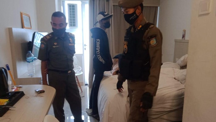 Satpol PP Tangsel razia hotel dan kosan (Dok. Istimewa)
