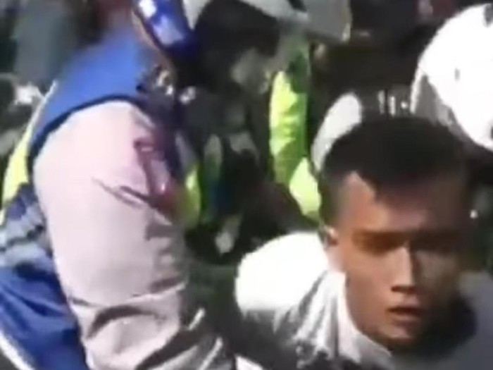 Screenshot viral pria ditangkap saat larikan motor yang ditilang di Medan (Istimewa)