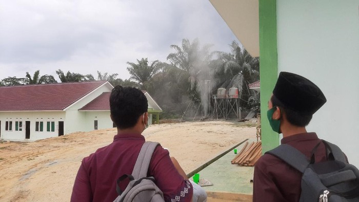 Semburan gas dari sumur bor di Pekanbaru (Raja Adil-detikcom)