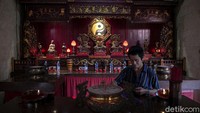 Beragam persiapan pun dilakukan di berbagai vihara dan klenteng untuk menyambut Tahun Baru Imlek, tak terkecuali di Vihara Amurva Bhumi.