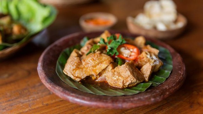 Wow! Tagihan Makan Tahu Gejrot dan Nasi Sambal Setan Capai Rp 106 Juta