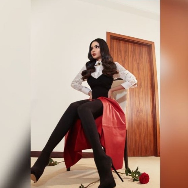 Menurutnya, ukuran tersebut termasuk natural dan Thalima mengelak jika ia pernah melakukan operasi. Aku tidak pernah operasi untuk mengangkat tulang iga. Aku punya pola makan nautral dan hanya makan junk food saat aku mau tanpa terlalu terobsesi. Dan genetikku juga berperan cukup besar, kata Thalima. Foto: Instagram @thalima.silva