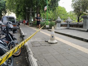 Trotoar Dekat Lapangan Puputan Denpasar Dipasangi Garis Polisi, buat Apa?