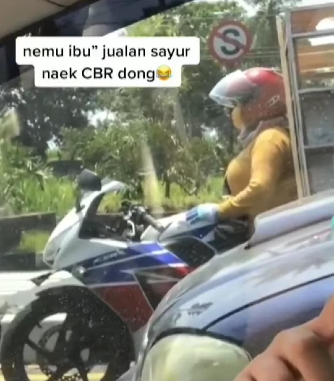 tukang cilok pakai motor sport