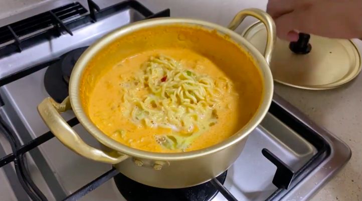 5 Cara Makan Mie Instan ala Orang Korea Ini Bisa Kamu Contek