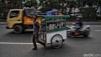 Dengan demikian, dia menegaskan, kebijakan lockdown akhir pekan itu masih dalam pertimbangan untuk diterapkan di wilayah Ibu kota. Dia mengaku pihaknya masih mengkaji ihwal usulan tersebut.