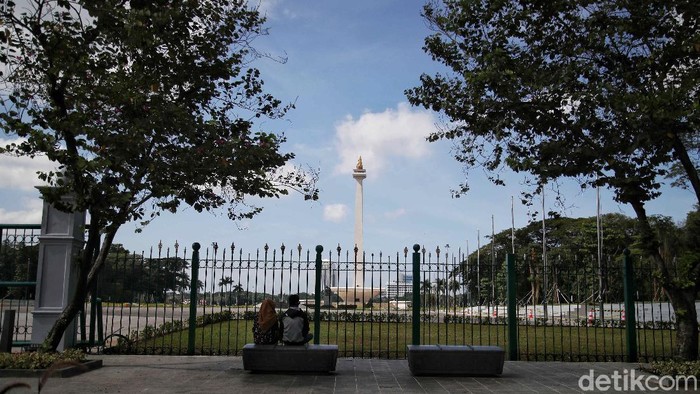 Gubernur DKI Jakarta Anies Baswedan menjawab soal usulan lockdown akhir pekan. Anies menekankan wilayah DKI Jakarta tidak akan menerapkan kebijakan tersebut