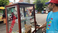 Untuk hidangan penutupnya, ada kue cubit hangat yang lokasinya berada di depan toko Pistales. Foto: detikFood