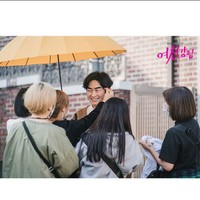 Di waktu yang sama tvN pun mengunggah foto-foto behind the scenes True Beauty di Instagram. Ada momen manis maupun lucu yang berhasil diabadikan. Foto: Instagram/@tvndrama.official