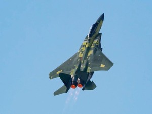 F-15 Versi Modern Sukses Uji Terbang Perdana