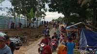 Jaraknya sekitar 15 kilometer dari pantai Pangandaran ke arah utara. Destinasi ini pun sangat ramai dikunjungi oleh wisatawan lokal buat liburan.