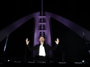 David Guetta Manggung dari Helipad Burj Al Arab Dubai