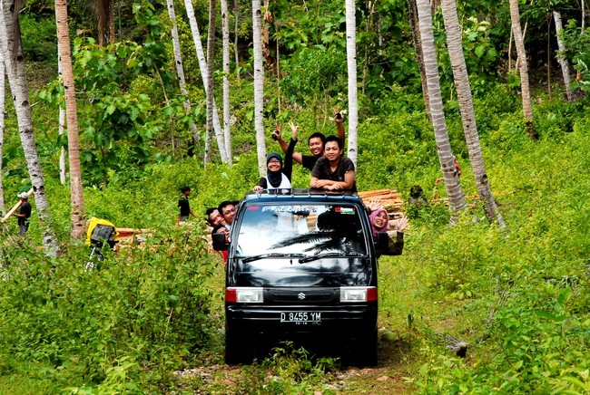 4 Jam Body Rafting di Green Canyon, Seru!