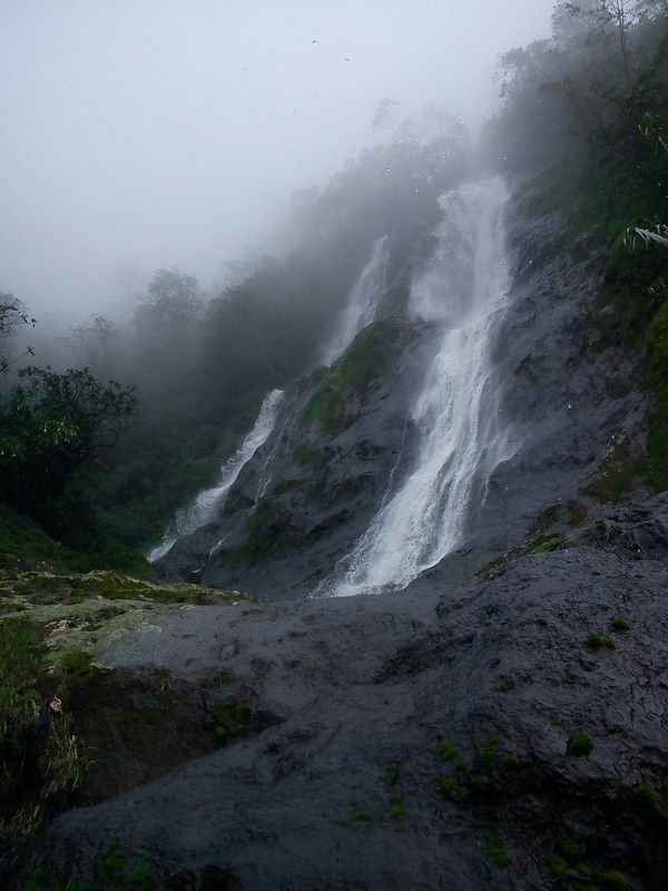Aaah! Segarnya Basah-basahan di Air Terjun Sikarim