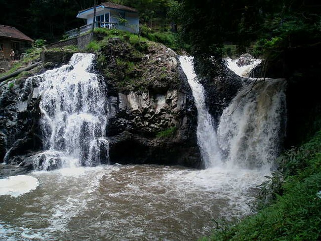 Aah! Segarnya Berendam di Pemandian Air Panas Maribaya