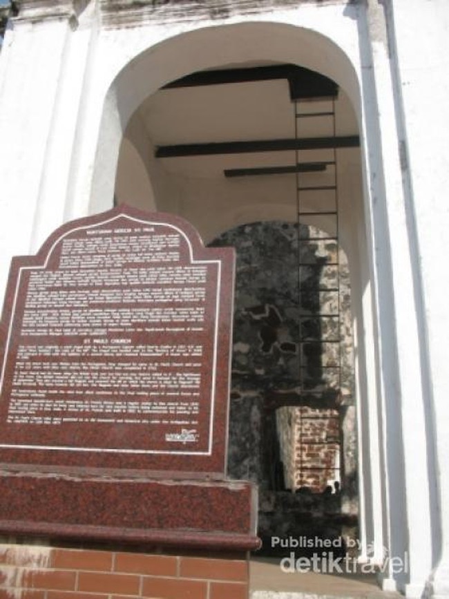Ada Benteng Berhiaskan Nisan di Melaka