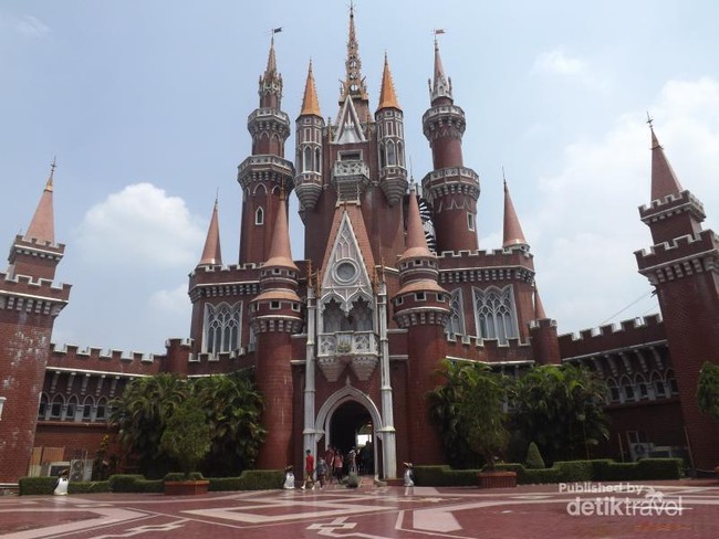 Ada Istana Negeri Dongeng di Taman Mini Indonesia Indah