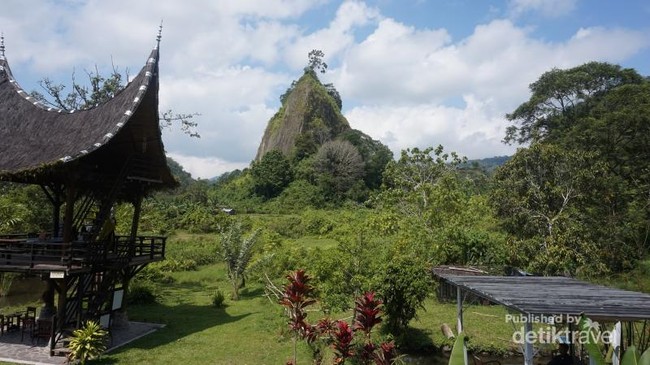Ada Kapal Nyasar di Tebing Bukittinggi