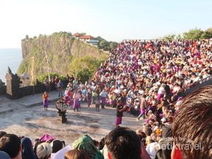 Ada Kisah Romantis di Balik Lenggokan Tari Kecak