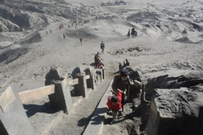Ada Pura Eksotis di Atas Gunung Bromo