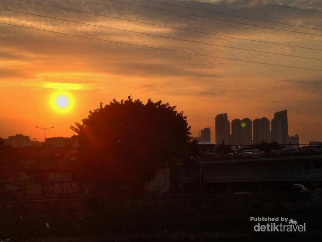 Ada Sunset Cantik di Balik Kemacetan Jakarta!