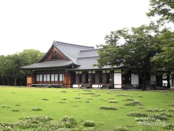 Ademnya Taman Istana Osaka