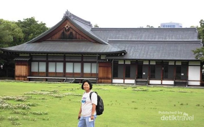 Ademnya Taman Istana Osaka
