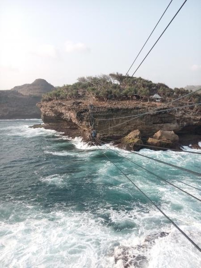 Adu Nyali di Pantai Timang, Gunungkidul