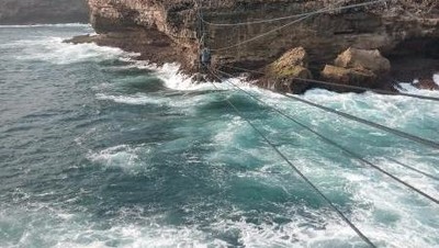 Adu Nyali di Pantai Timang, Gunungkidul