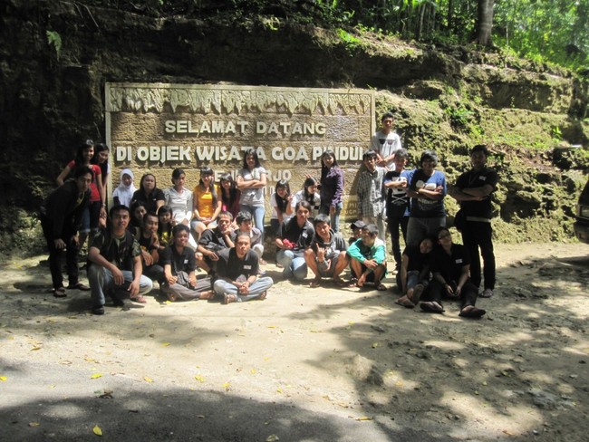 Adu Tangkas Saat Outbond di Gua Pindul