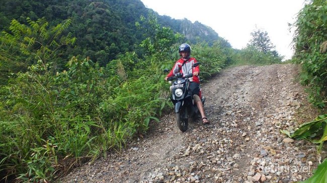 Air Terjun Sarasah Robo, yang Segar-segar di Sumbar
