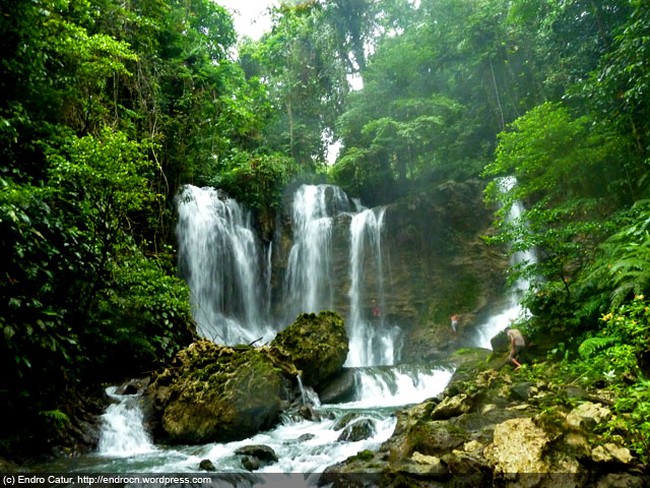 Air Terjun Wabudori: Hadiah Menyusur Sungai dan Trekking di Hutan