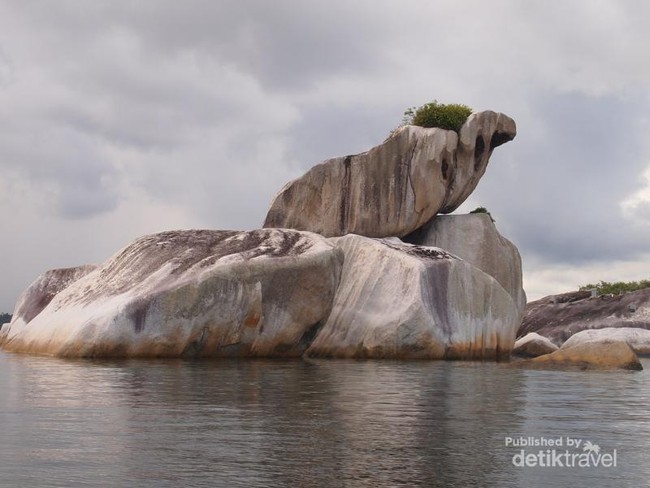 Ajaib! Batu Raksasa di Belitung Ini Tersusun Alami