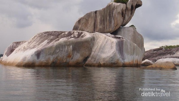 Ajaib! Batu Raksasa di Belitung Ini Tersusun Alami