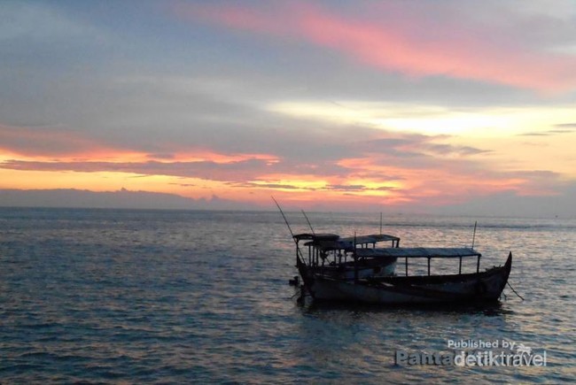 Akhir Pekan Asyik di Pantai Kartini, Jepara