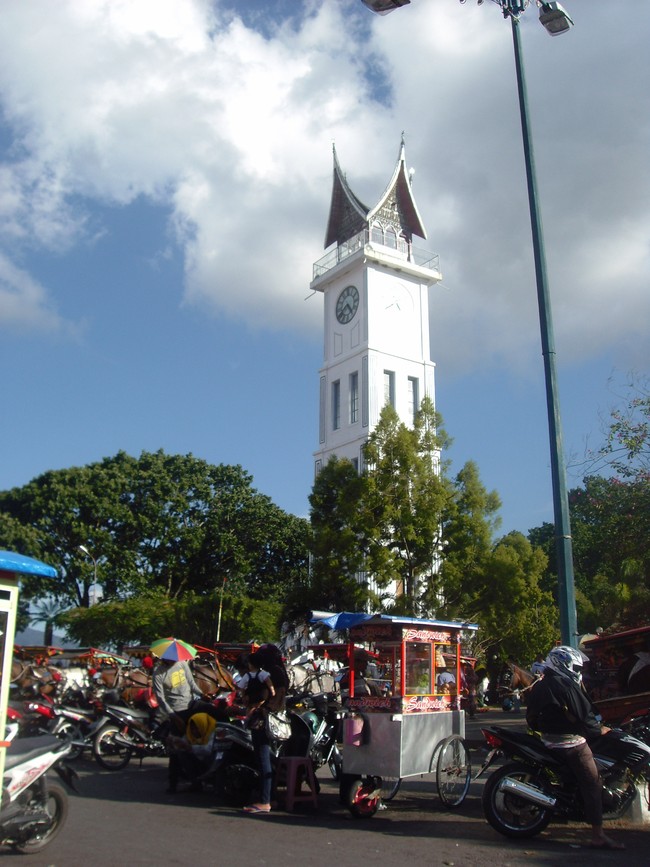 Akhir Pekan Meriah di Pelataran Jam Gadang, Bukittinggi
